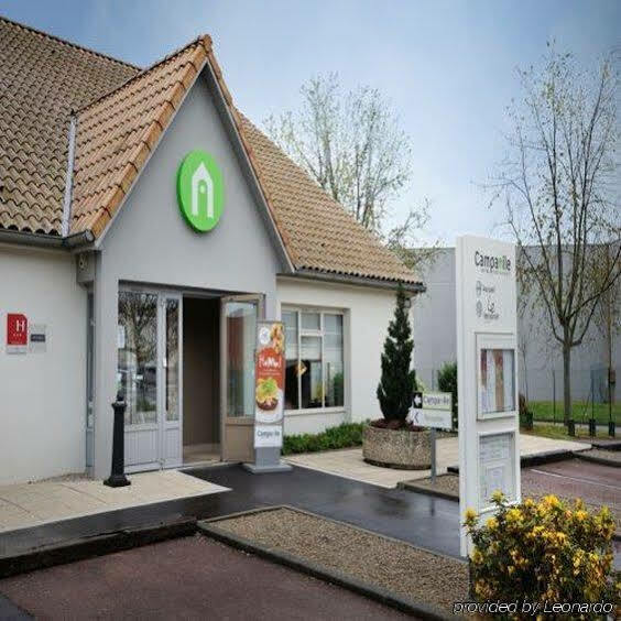 Отель Campanile Lyon Est Aeroport Saint Exupery Экстерьер фото